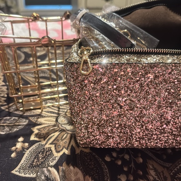 Gold basket bag great for Easter 🐣 has a strap - Picture 3 of 3